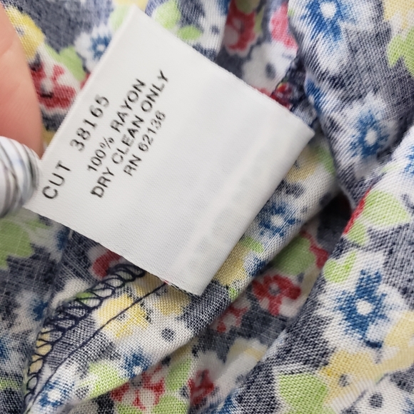 Vintage 90s Guess USA Floral Button Sleeveless Top - Picture 10 of 17